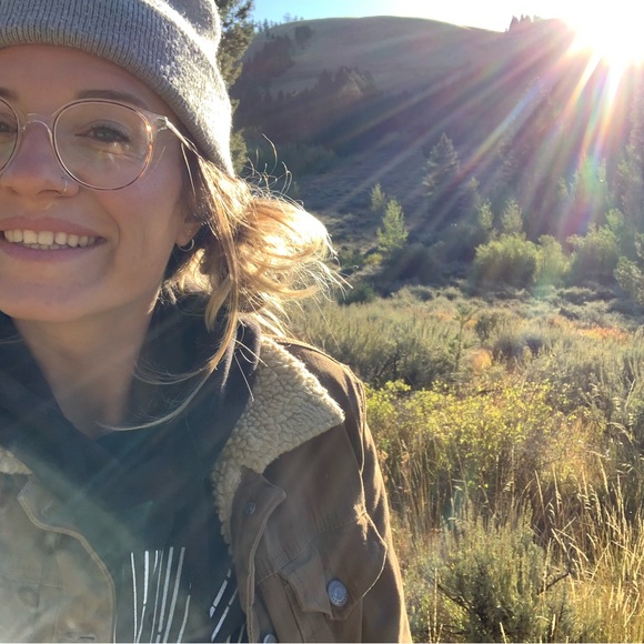 Meet your Posher, Jocelyn - Picture 3 of 3